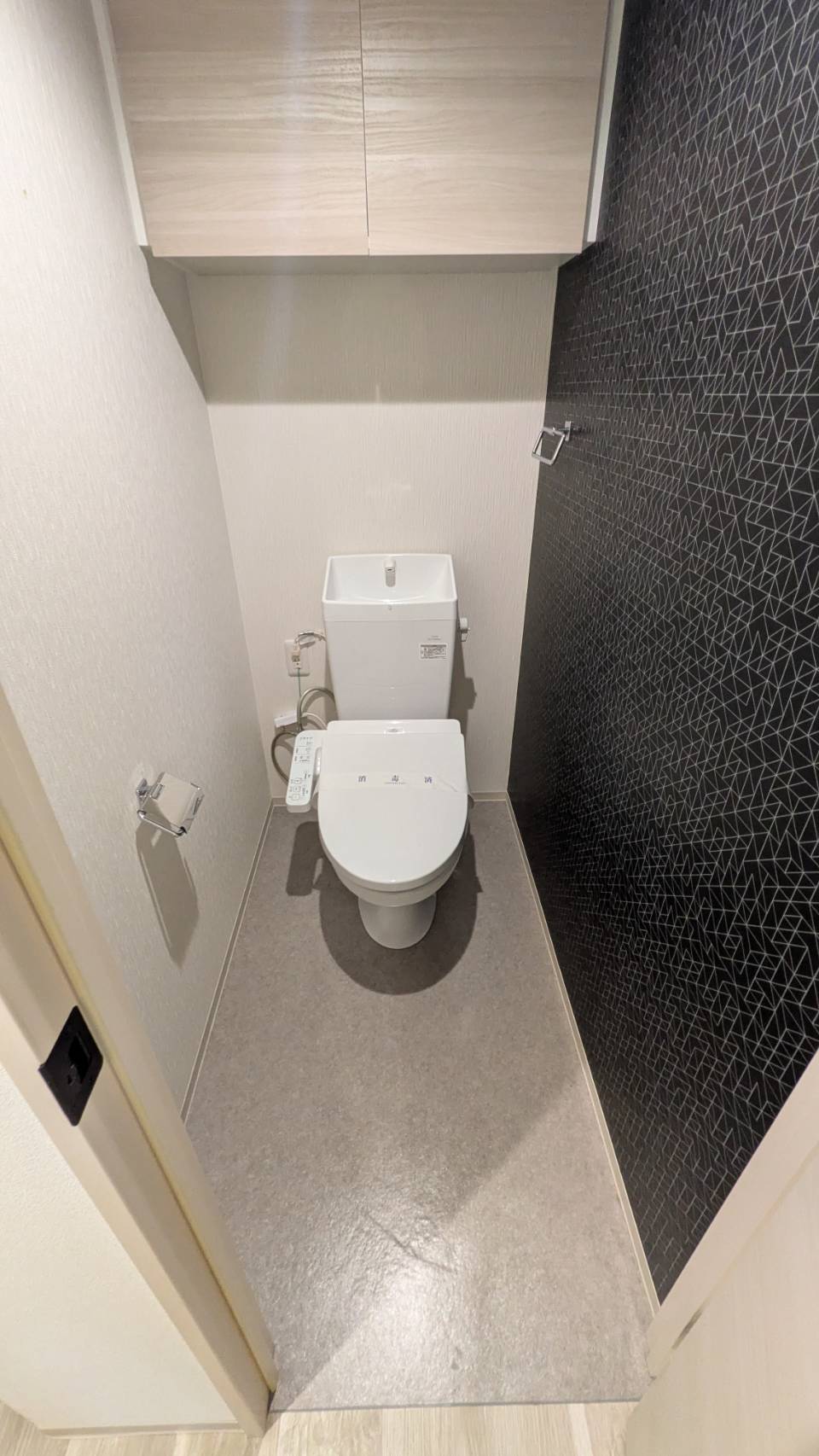 トイレ　同建物内の同タイプ住戸の参考写真。現況優先とします