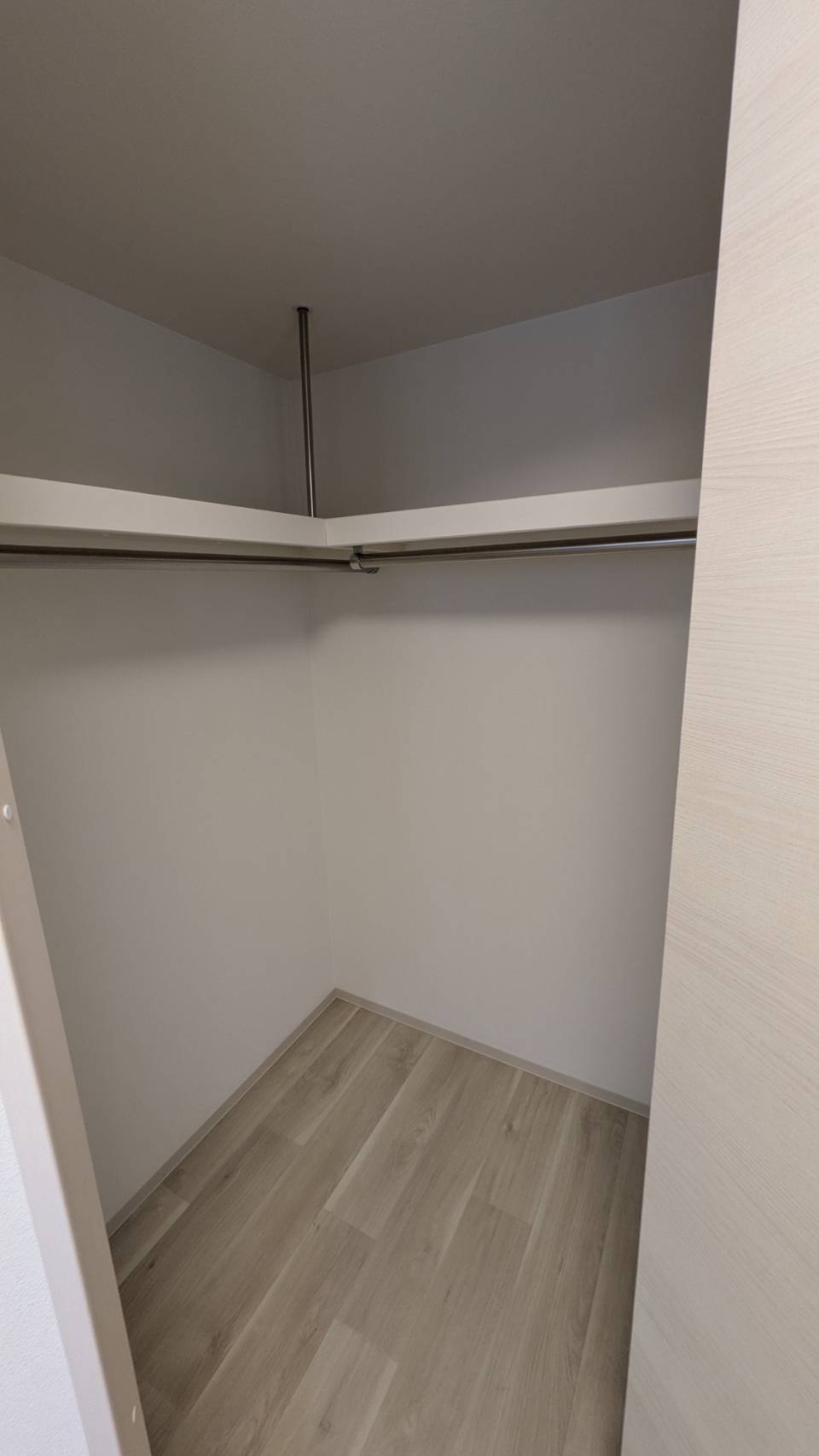 収納　同建物内の同タイプ住戸の参考写真。現況優先とします