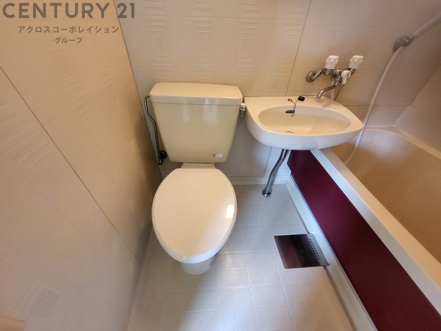 トイレ　浴室内にトイレがあります♪