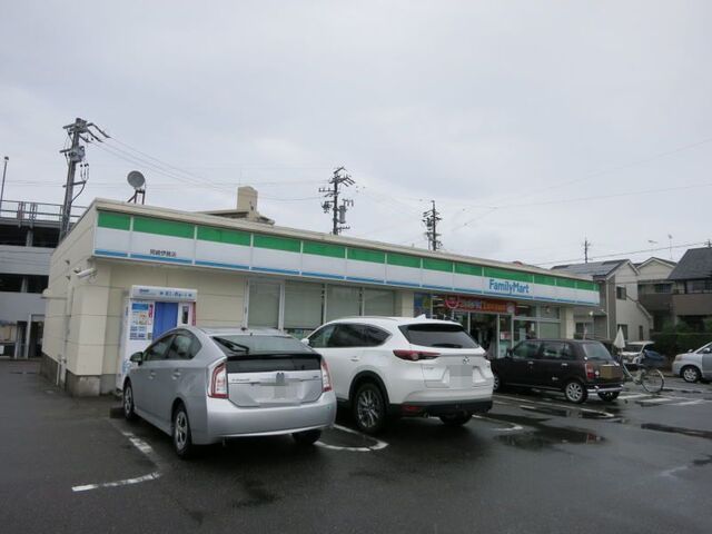 コンビニ　ファミリーマート 岡崎伊賀店（コンビニ）まで900m