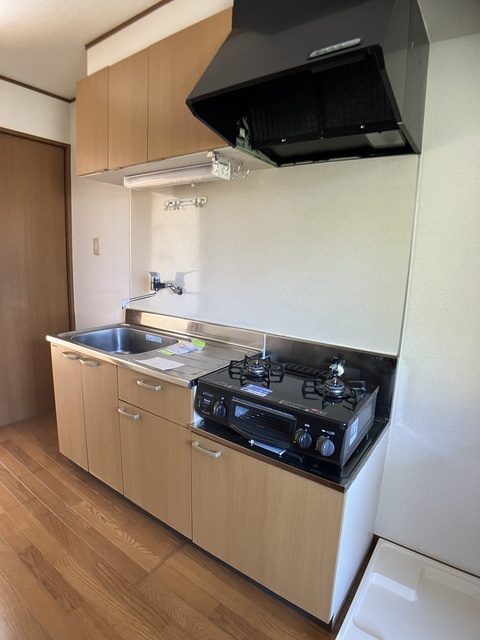 キッチン　※補修前の参考画像の為、設備等は現況優先。