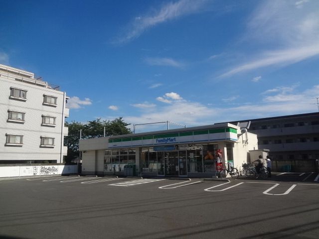 コンビニ　ファミリーマート昭島緑町店（コンビニ）まで162m