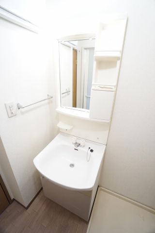 洗面設備　※同物件、反転タイプの写真になります。