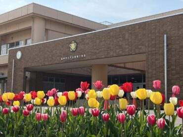 小学校　高岡市立戸出東部小学校（小学校）まで581m