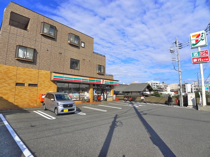 コンビニ　セブンイレブン（コンビニ）まで850m