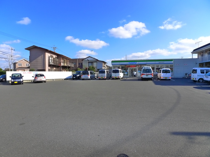 コンビニ　ファミリーマート（コンビニ）まで1000m