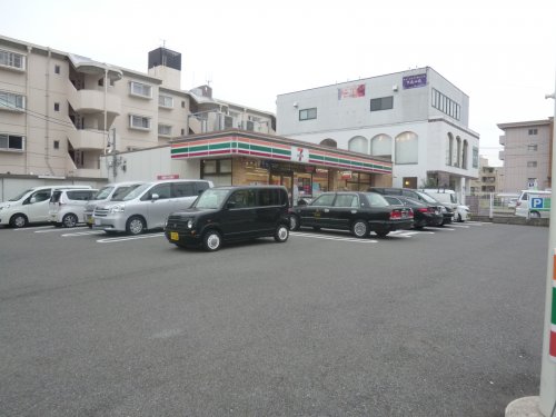 コンビニ　セブンイレブン（コンビニ）まで497m