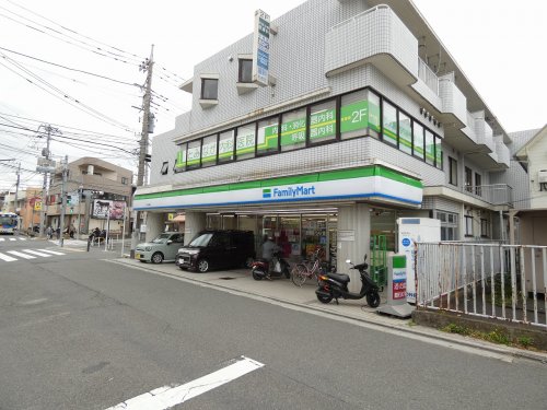 コンビニ　ファミリーマート さがみ野店（コンビニ）まで712m