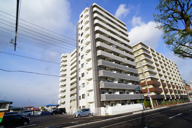 建物外観　さくら通りに面しています