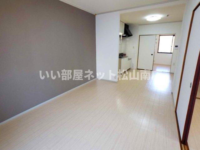 セジュール西村 A棟の居間写真
