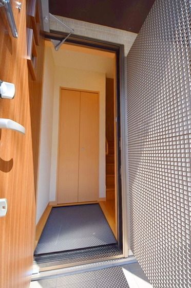 玄関　★玄関開けたら専用階段★
