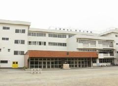 小学校　府中市立日新小学校（小学校）まで550m
