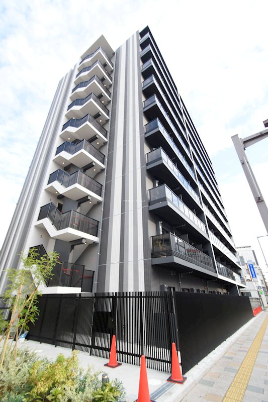 建物外観　顔認証システムを採用！