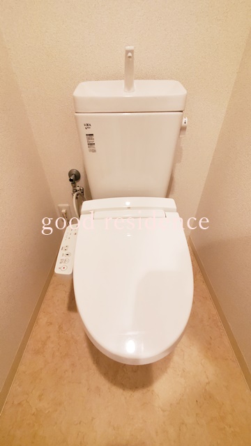 トイレ　【南向き・庭付きで明るいお部屋です♪】