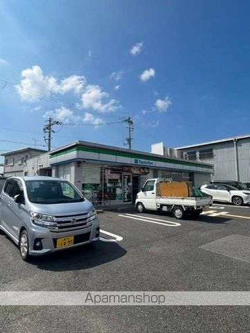 コンビニ　ファミリーマート草津野路店（コンビニ）まで353m