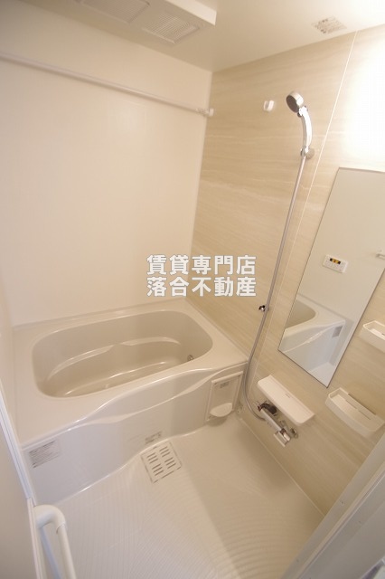 バス・シャワールーム　追い炊き機能、浴室乾燥機付き♪