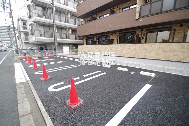 駐車場　敷地内駐車場完備