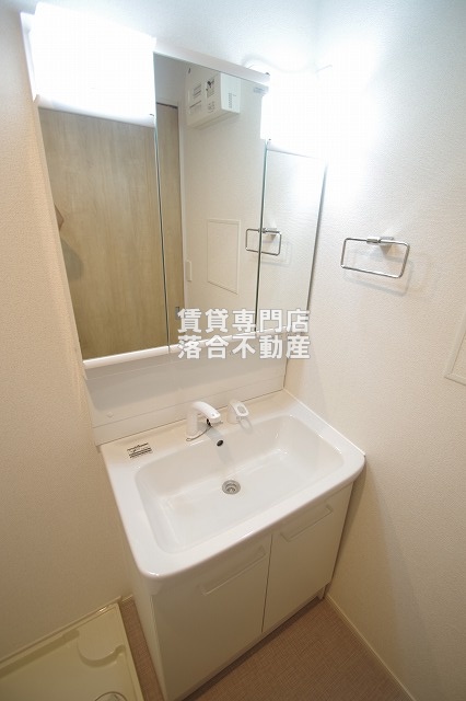 洗面設備　使いやすい独立洗面台♪