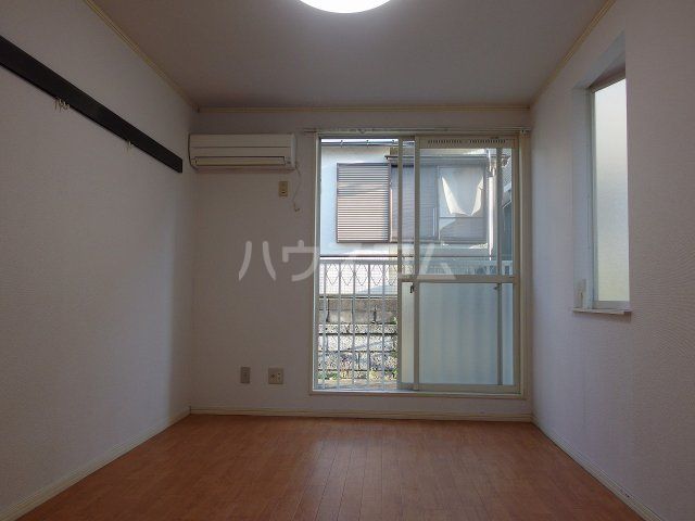 フラット程久保の居間写真