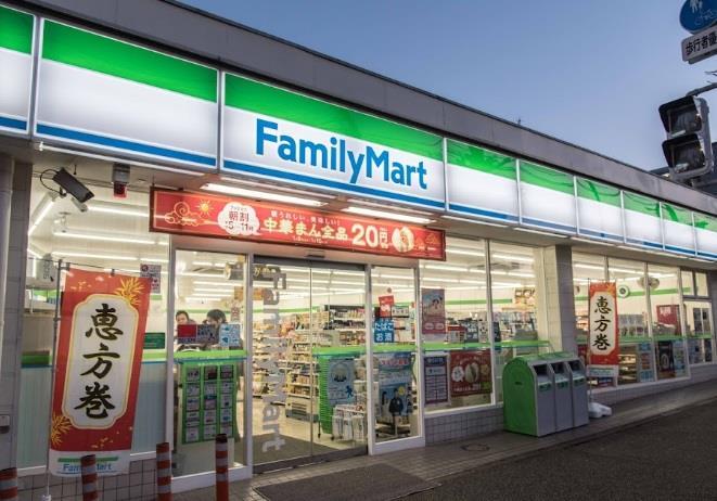 コンビニ　ファミリーマートニック片倉店（コンビニ）まで238m