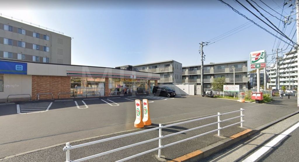 コンビニ　セブンイレブン横浜鴨居5丁目店（コンビニ）まで290m
