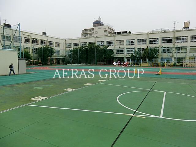 小学校　新宿区立落合第二小学校（小学校）まで443m
