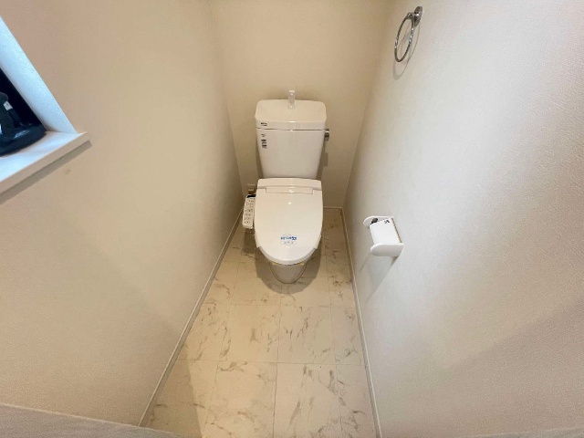 東急田園都市線 桜新町駅 徒歩14分 3階建 築9年のトイレ写真