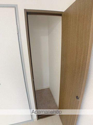 地下鉄四つ橋線 四ツ橋駅 徒歩5分 12階建 築28年の内装写真