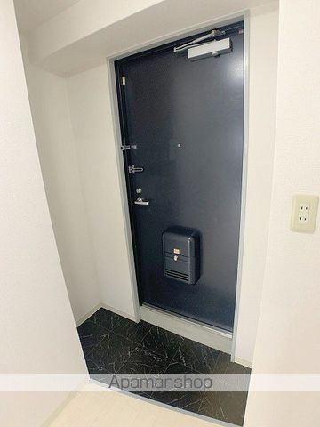 地下鉄四つ橋線 四ツ橋駅 徒歩5分 12階建 築28年の玄関写真