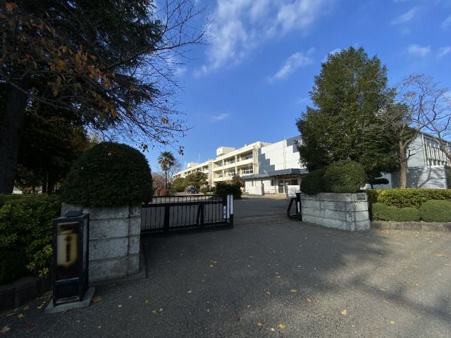 中学校　流山市立南部中学校（中学校）まで727m