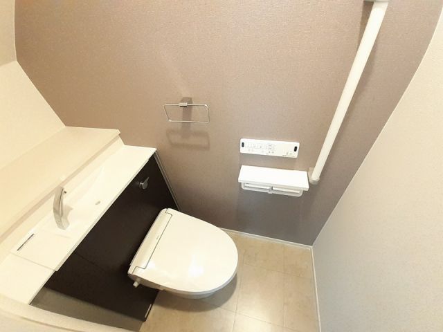 ＪＲ八戸線 白銀駅 徒歩20分 2階建 築3年のトイレ写真