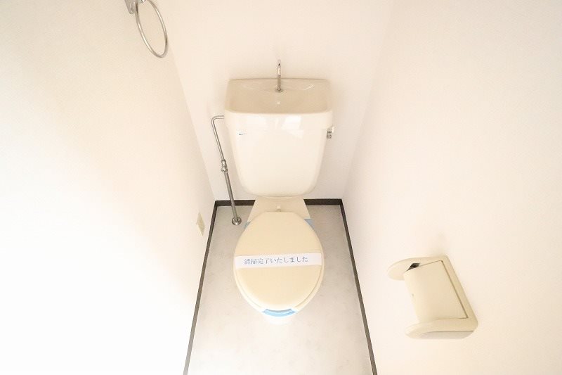 トイレ　写真は別のお部屋のものになります。