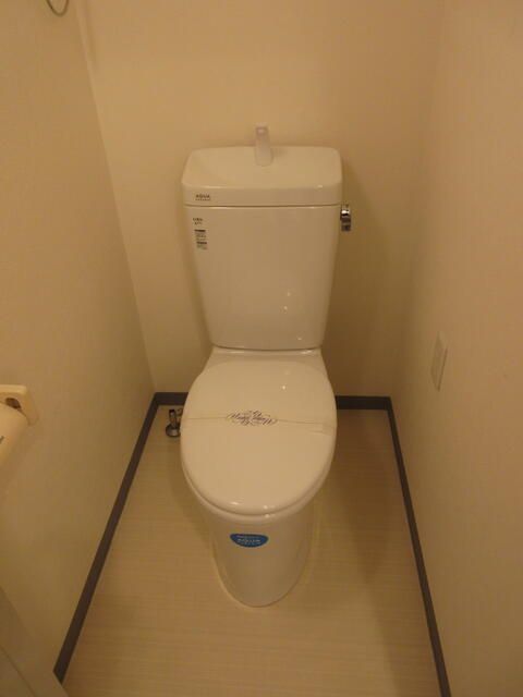 西武新宿線 都立家政駅 徒歩11分 3階建 築41年のトイレ写真