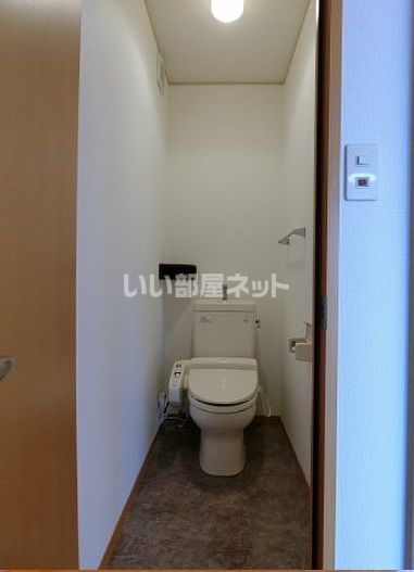 ロワール福原 C棟のトイレ写真