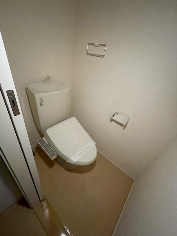 ＪＲ総武線 阿佐ケ谷駅 徒歩8分 2階建 築8年のトイレ写真