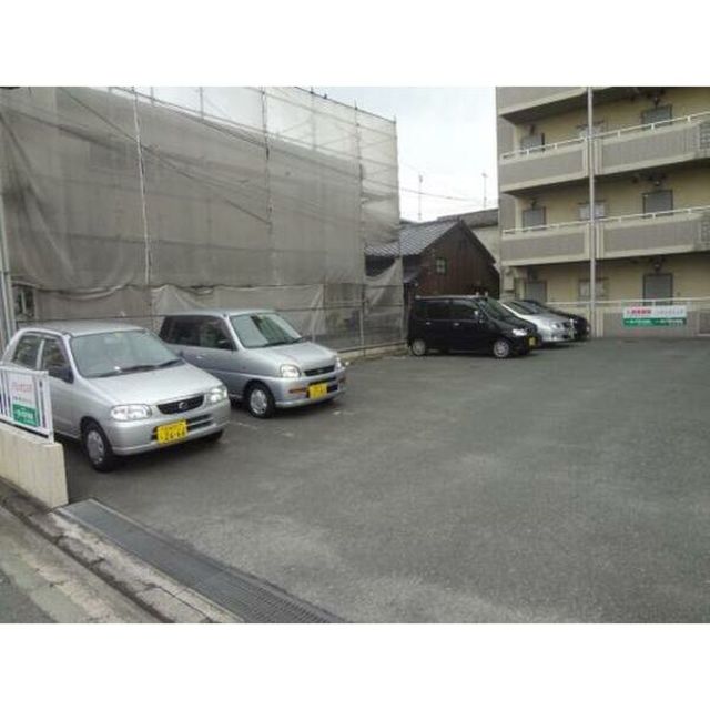 駐車場　駐車場