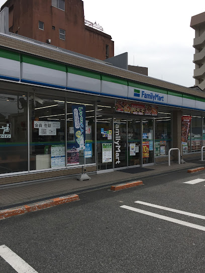 コンビニ　ファミリーマート 平安一丁目店（コンビニ）まで204m