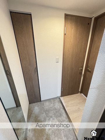 クレスト20の玄関写真