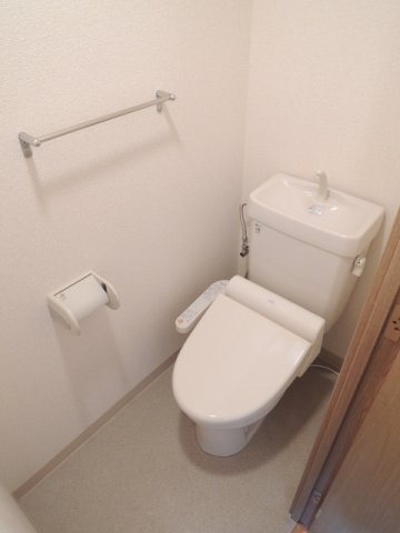 トイレ　落ち着いた色調のトイレです♪