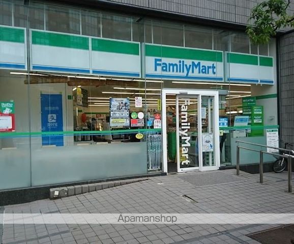 コンビニ　ファミリーマート三田一丁目店（コンビニ）まで560m