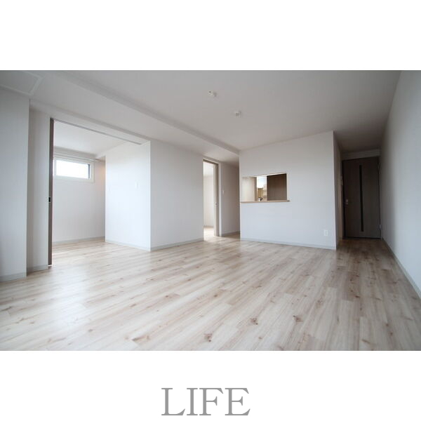 インフィニティ月寒の居間写真