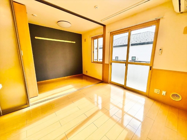 居室・リビング　同一建物内２０２号室内装写真転載
