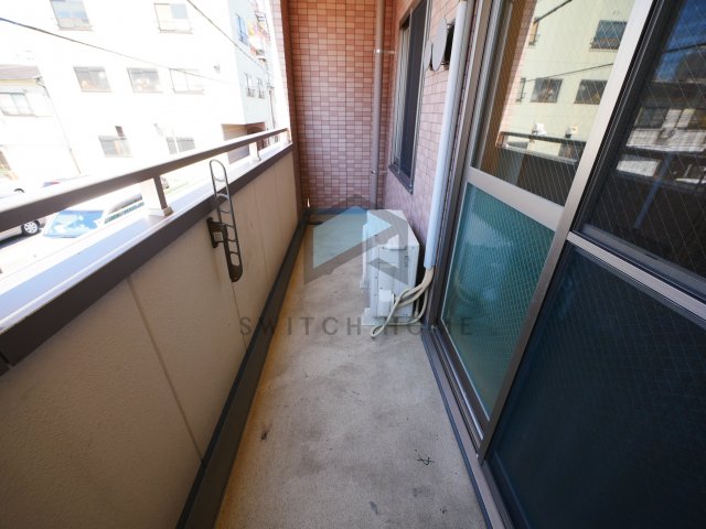 バルコニー　広々としたバルコニーです。東向きのお部屋になります。