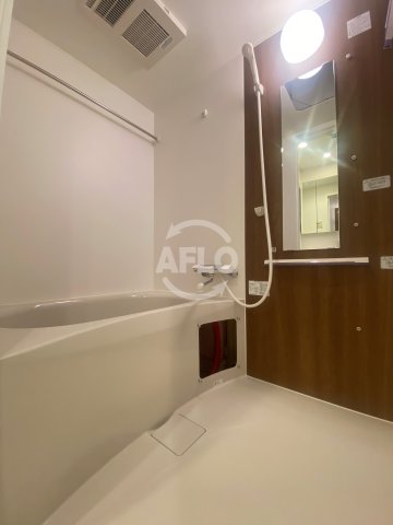 バス・シャワールーム　セレニテ本町リアン　浴室