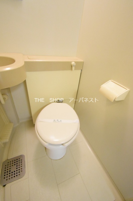トイレ　バストレイ同室