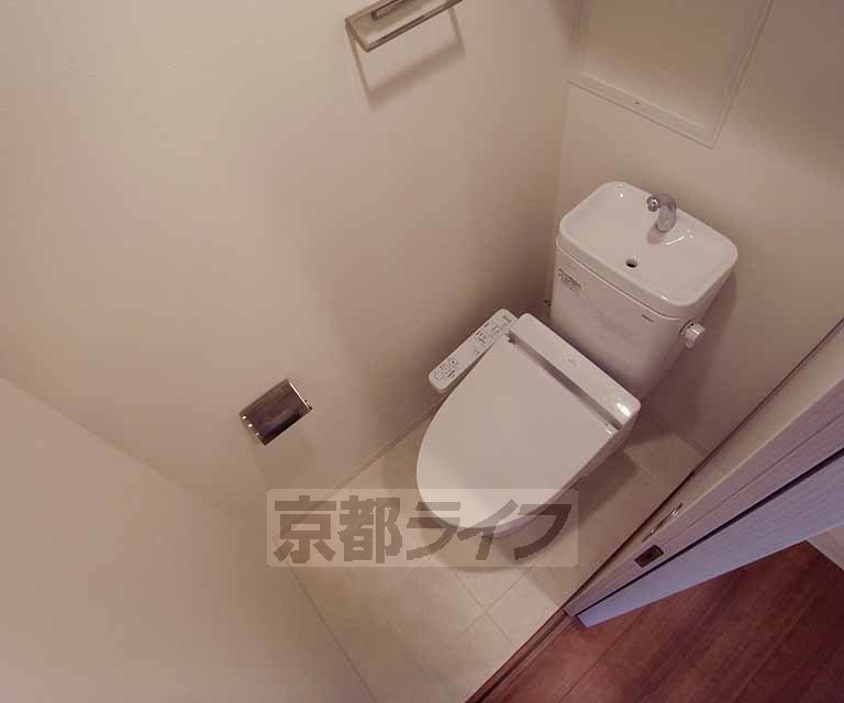 トイレ　ウォシュレットつきのトイレですね。
