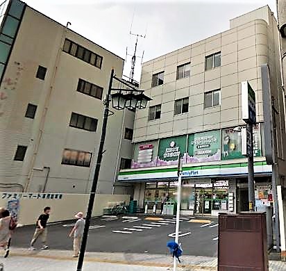 コンビニ　ファミリーマート 蓮田駅西口店（コンビニ）まで527m