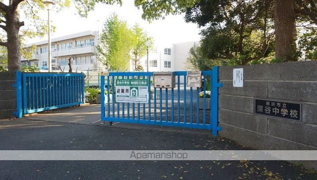中学校　横浜市立深谷中学校（中学校）まで897m