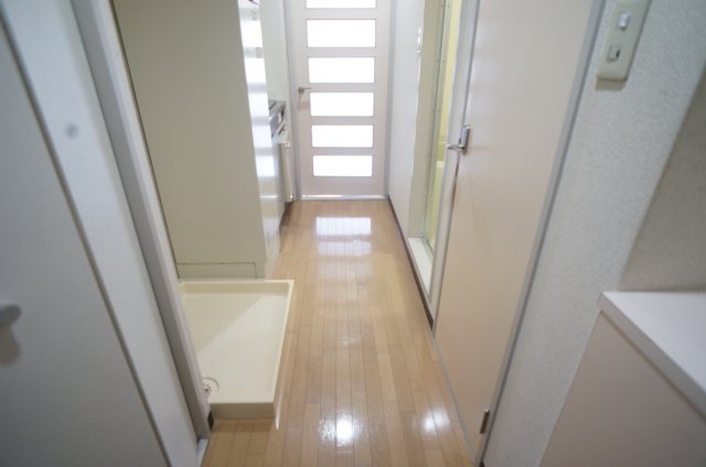 その他部屋・スペース　玄関から見た内装です