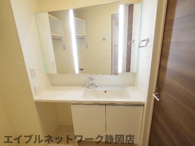 洗面設備　脱衣スペースもあります